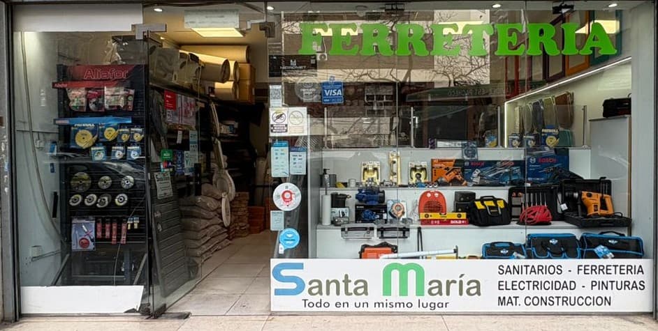 Frente y vidriera de Ferretería Santa María en Av. La Plata 213, Caballito